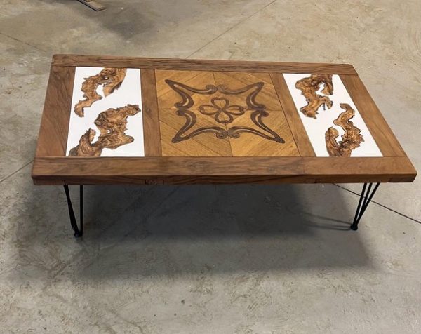 Tavolino in legno d’ulivo e rovere